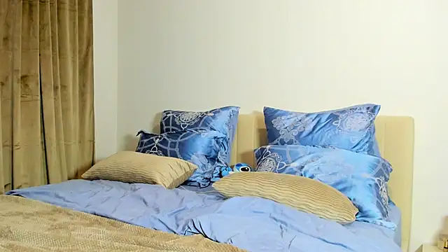 Snapshot of kirraa_ chatting on October 28, 6:54 pm kirraa online show from October 28, 6:54 pm