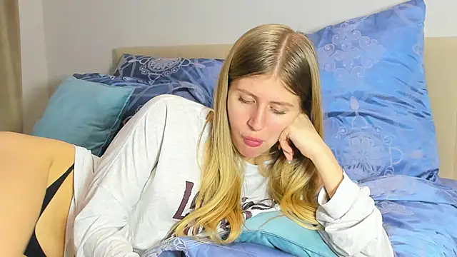 Snapshot of kirraa_ chatting on January 8, 7:49 pm kirraa online show from January 8, 7:49 pm