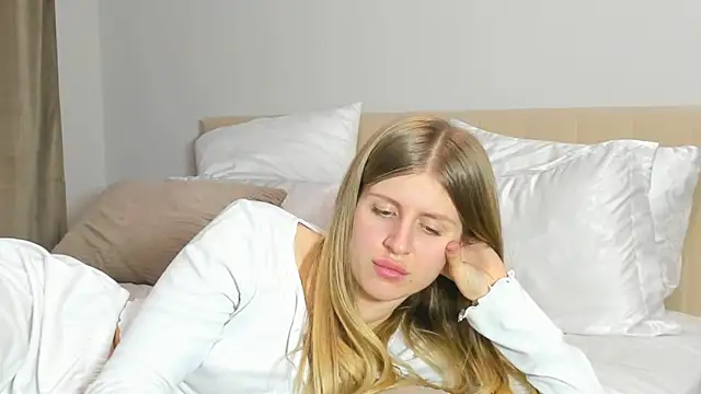 Snapshot of kirraa_ chatting on February 2, 7:56 pm kirraa online show from February 2, 7:56 pm