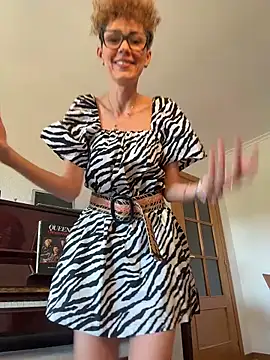 Snapshot of lavaldez chatting on June 10, 10:47 am lavaldez online show from June 10, 10:47 am