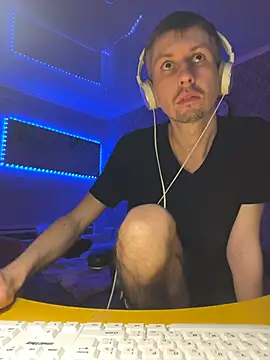 Snapshot of Aki-Laky chatting on December 3, 7:12 pm Aki-Laky online show from December 3, 7:12 pm