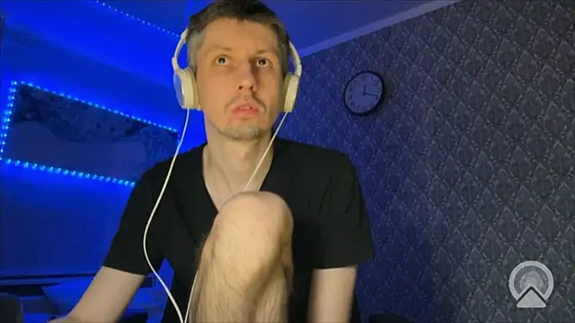 Snapshot of Aki-Laky chatting on December 16, 7:19 pm Aki-Laky online show from December 16, 7:19 pm