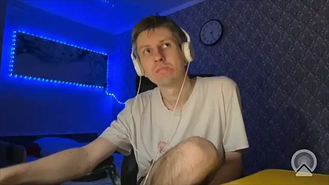 Aki-Laky online show from April 5, 8:28 pm