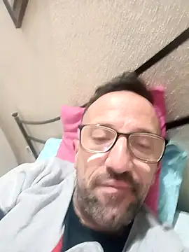 Snapshot of Porco81cazzo chatting on November 17, 6:35 pm Porco81cazzo online show from November 17, 6:35 pm