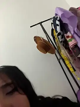 melyescobar online show from December 30, 1:47 pm