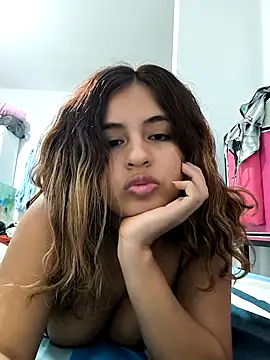 Snapshot of Suavecita2 chatting on November 8, 11:14 pm Suavecita2 online show from November 8, 11:14 pm