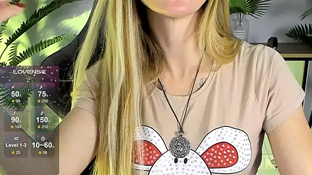 Snapshot of LadyIzabel chatting on December 16, 11:55 am LadyIzabel online show from December 16, 11:55 am