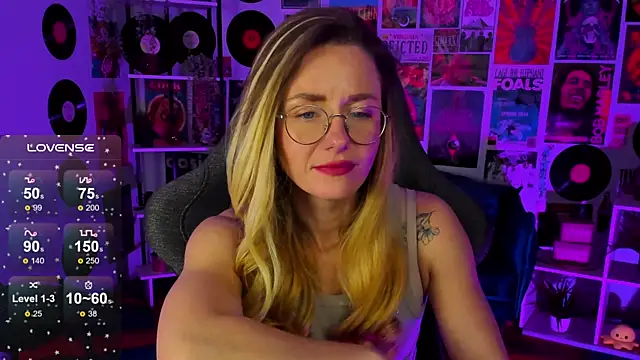 Snapshot of LadyIzabel chatting on December 21, 9:01 am LadyIzabel online show from December 21, 9:01 am