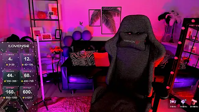 Snapshot of LadyIzabel chatting on January 8, 8:38 am LadyIzabel online show from January 8, 8:38 am