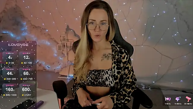 Snapshot of LadyIzabel chatting on January 21, 8:30 am LadyIzabel online show from January 21, 8:30 am