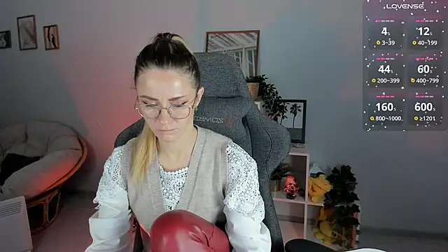 Snapshot of LadyIzabel chatting on February 9, 5:50 am LadyIzabel online show from February 9, 5:50 am