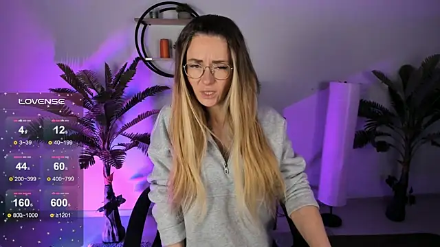 Snapshot of LadyIzabel chatting on February 10, 4:41 am LadyIzabel online show from February 10, 4:41 am