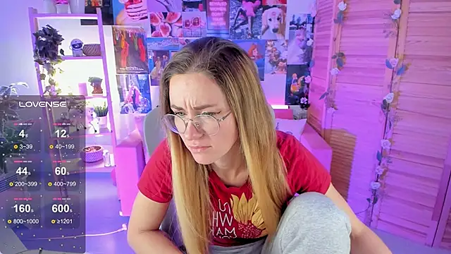 Snapshot of LadyIzabel chatting on February 21, 8:40 am LadyIzabel online show from February 21, 8:40 am