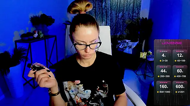 Snapshot of LadyIzabel chatting on October 21, 8:48 am LadyIzabel online show from October 21, 8:48 am