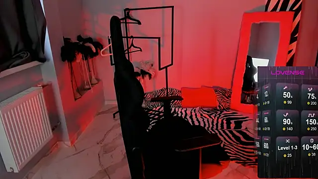 Snapshot of LadyIzabel chatting on November 4, 8:46 am LadyIzabel online show from November 4, 8:46 am