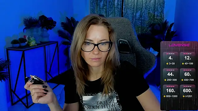 Snapshot of LadyIzabel chatting on November 6, 8:26 am LadyIzabel online show from November 6, 8:26 am