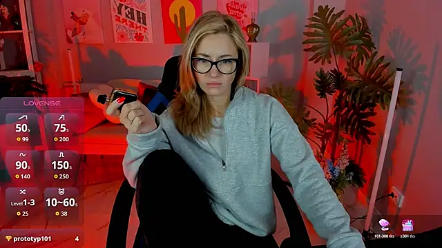 Snapshot of LadyIzabel chatting on December 3, 8:12 am LadyIzabel online show from December 3, 8:12 am