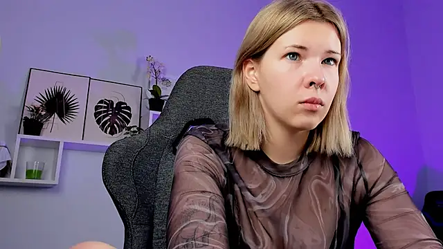 Snapshot of AliceSunday chatting on December 21, 8:07 am AliceSunday online show from December 21, 8:07 am