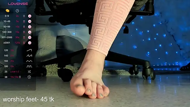 Snapshot of AliceSunday chatting on December 22, 11:22 am AliceSunday online show from December 22, 11:22 am