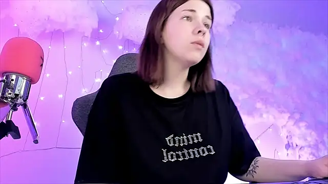 Snapshot of AliceSunday chatting on February 5, 2:16 pm AliceSunday online show from February 5, 2:16 pm