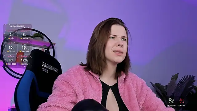 Snapshot of AliceSunday chatting on February 12, 1:59 pm AliceSunday online show from February 12, 1:59 pm