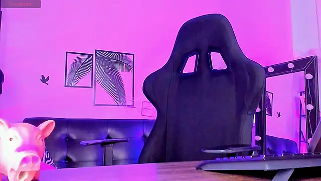 Snapshot of AliceSunday chatting on February 14, 8:21 am AliceSunday online show from February 14, 8:21 am