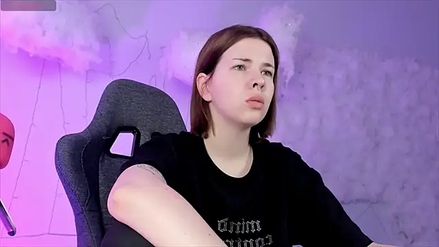 Snapshot of AliceSunday chatting on February 15, 8:11 am AliceSunday online show from February 15, 8:11 am