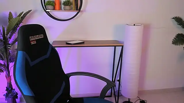 Snapshot of AliceSunday chatting on February 23, 11:11 am AliceSunday online show from February 23, 11:11 am