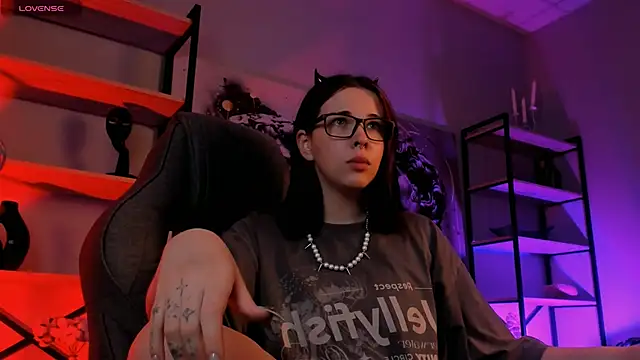 Snapshot of AliceSunday chatting on September 23, 11:02 am AliceSunday online show from September 23, 11:02 am