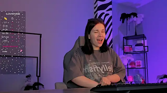 Snapshot of AliceSunday chatting on September 26, 1:53 am AliceSunday online show from September 26, 1:53 am