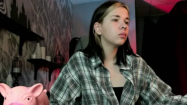 Snapshot of AliceSunday chatting on November 8, 4:01 am AliceSunday online show from November 8, 4:01 am