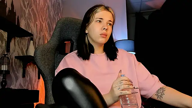 Snapshot of AliceSunday chatting on November 11, 2:00 am AliceSunday online show from November 11, 2:00 am