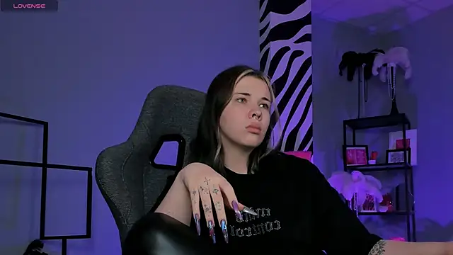 Snapshot of AliceSunday chatting on November 24, 2:22 am AliceSunday online show from November 24, 2:22 am