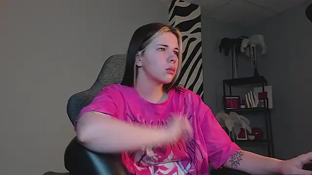 Snapshot of AliceSunday chatting on December 2, 3:12 am AliceSunday online show from December 2, 3:12 am