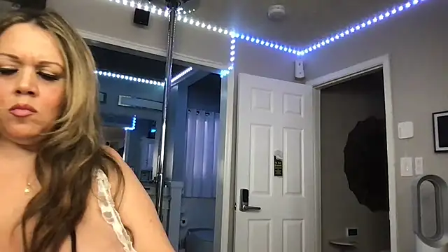 curvyfunlover online show from November 23, 7:02 pm