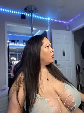 curvyfunlover online show from June 13, 9:51 am