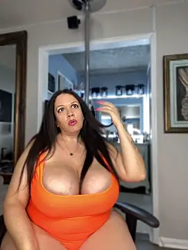 curvyfunlover online show from June 17, 10:10 pm
