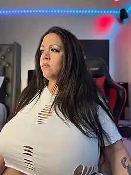 curvyfunlover online show from July 4, 4:13 pm