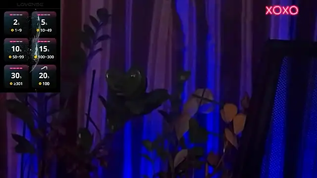 Snapshot of Laura_Bess chatting on December 12, 8:43 pm Laura Bess online show from December 12, 8:43 pm