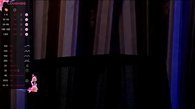 Snapshot of Laura_Bess chatting on December 3, 8:29 pm Laura Bess online show from December 3, 8:29 pm