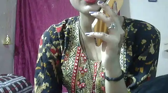 Snapshot of Aayesha chatting on December 18, 12:18 pm Aayesha online show from December 18, 12:18 pm