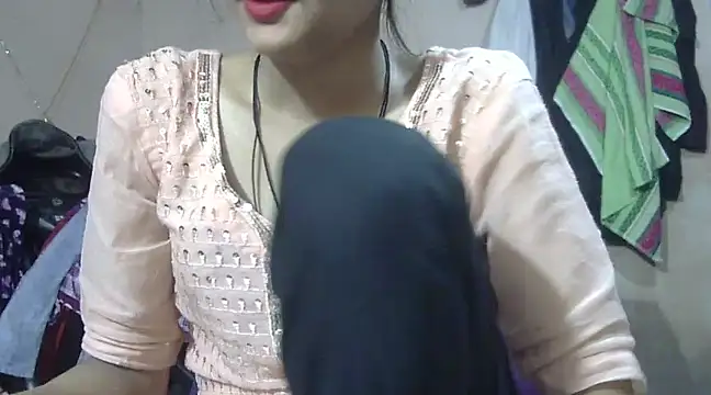 Snapshot of Aayesha chatting on January 12, 4:10 am Aayesha online show from January 12, 4:10 am