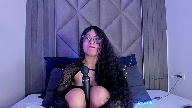 BriaConner  online show from February 4, 9:49 am