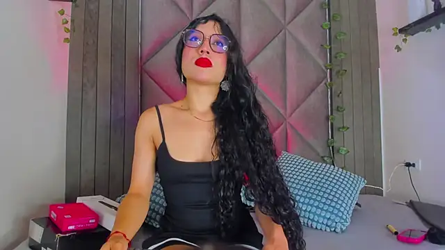 Snapshot of BriaConner_ chatting on June 16, 2:58 am BriaConner online show from June 16, 2:58 am
