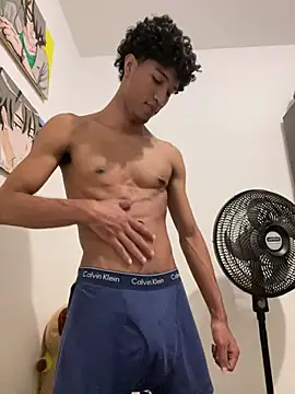 Snapshot of Masterikee chatting on December 8, 1:56 am Masterikee online show from December 8, 1:56 am