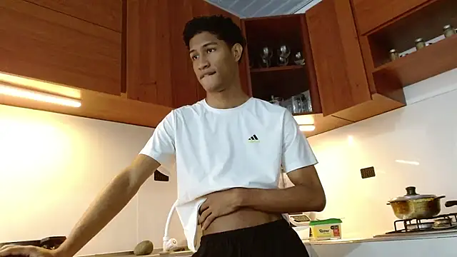 Snapshot of Masterikee chatting on October 18, 11:44 am Masterikee online show from October 18, 11:44 am