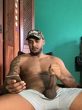 Snapshot of Pinocchiu chatting on December 11, 2:44 pm Pinocchiu online show from December 11, 2:44 pm