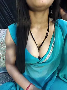 Snapshot of Bulbul_02 chatting on April 22, 5:43 am Bulbul 02 online show from April 22, 5:43 am