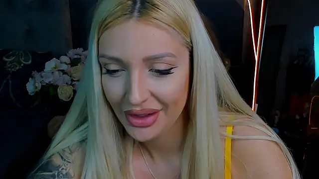 glossy blondegirl online show from October 8, 1:20 pm