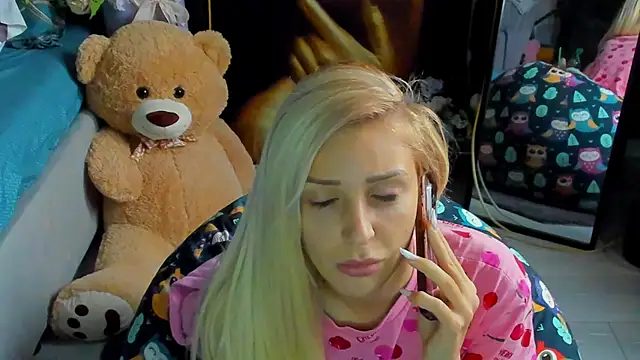 glossy blondegirl online show from November 14, 1:54 pm